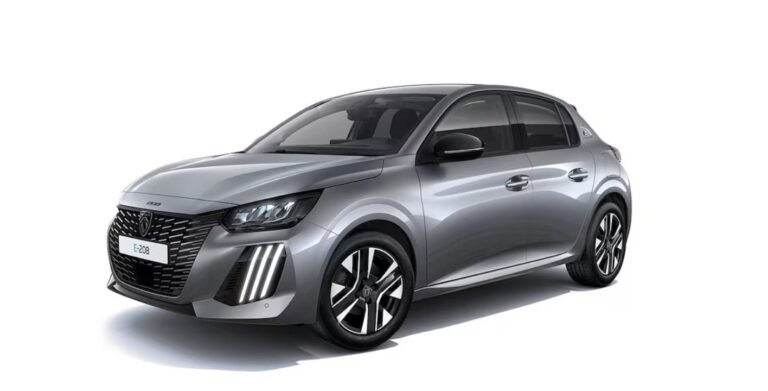 Location Peugeot 208 Style Diesel Gris Foncé à Rabat